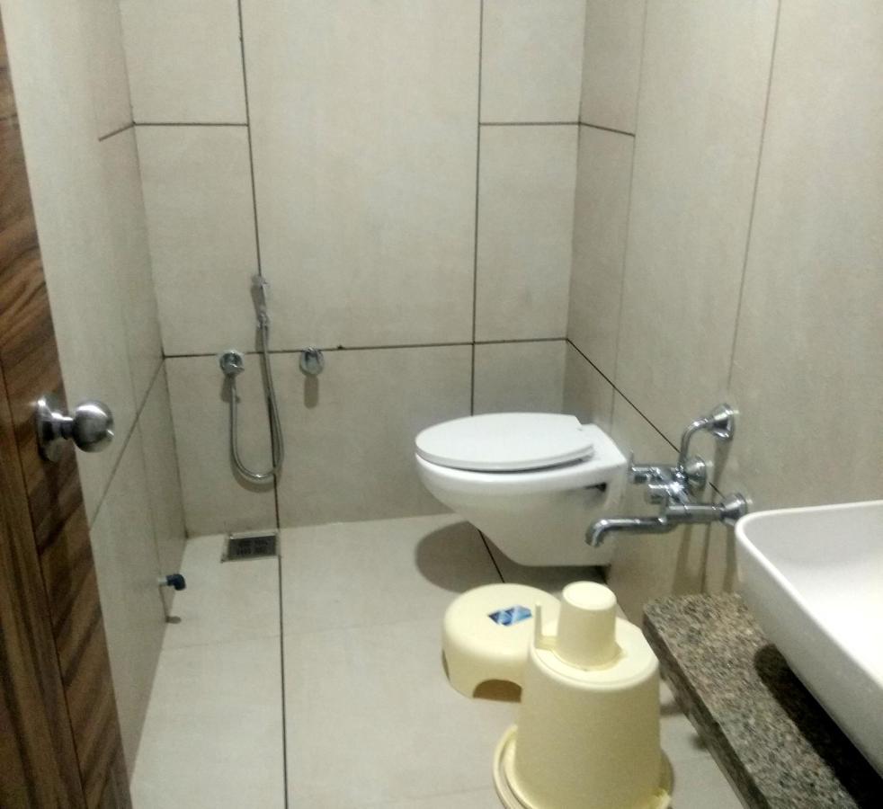 Hotel Milan Ahmedabad Eksteriør bilde