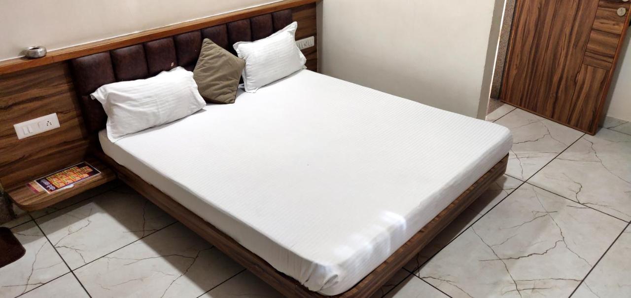 Hotel Milan Ahmedabad Eksteriør bilde