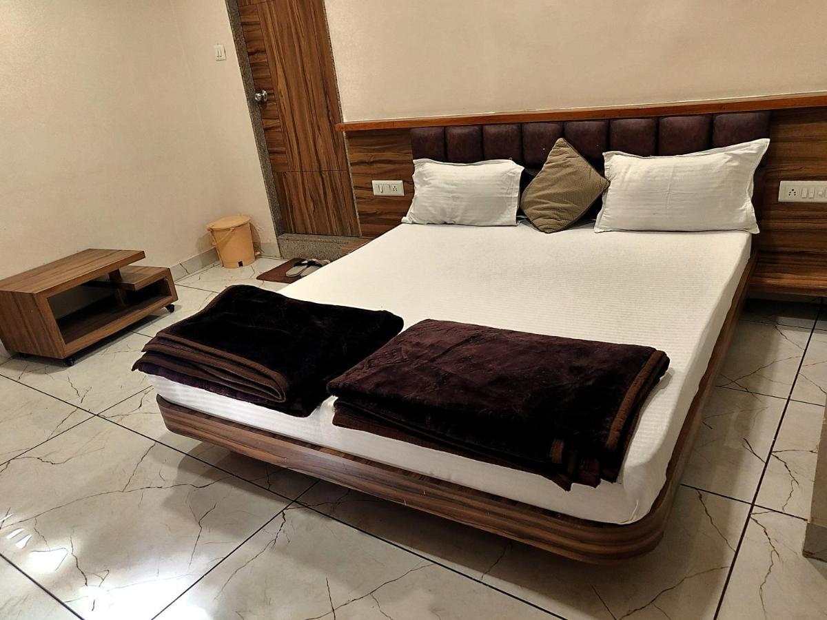 Hotel Milan Ahmedabad Eksteriør bilde