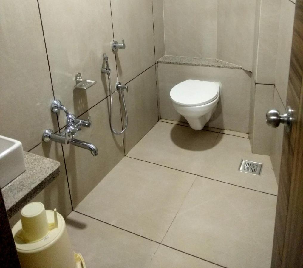 Hotel Milan Ahmedabad Eksteriør bilde
