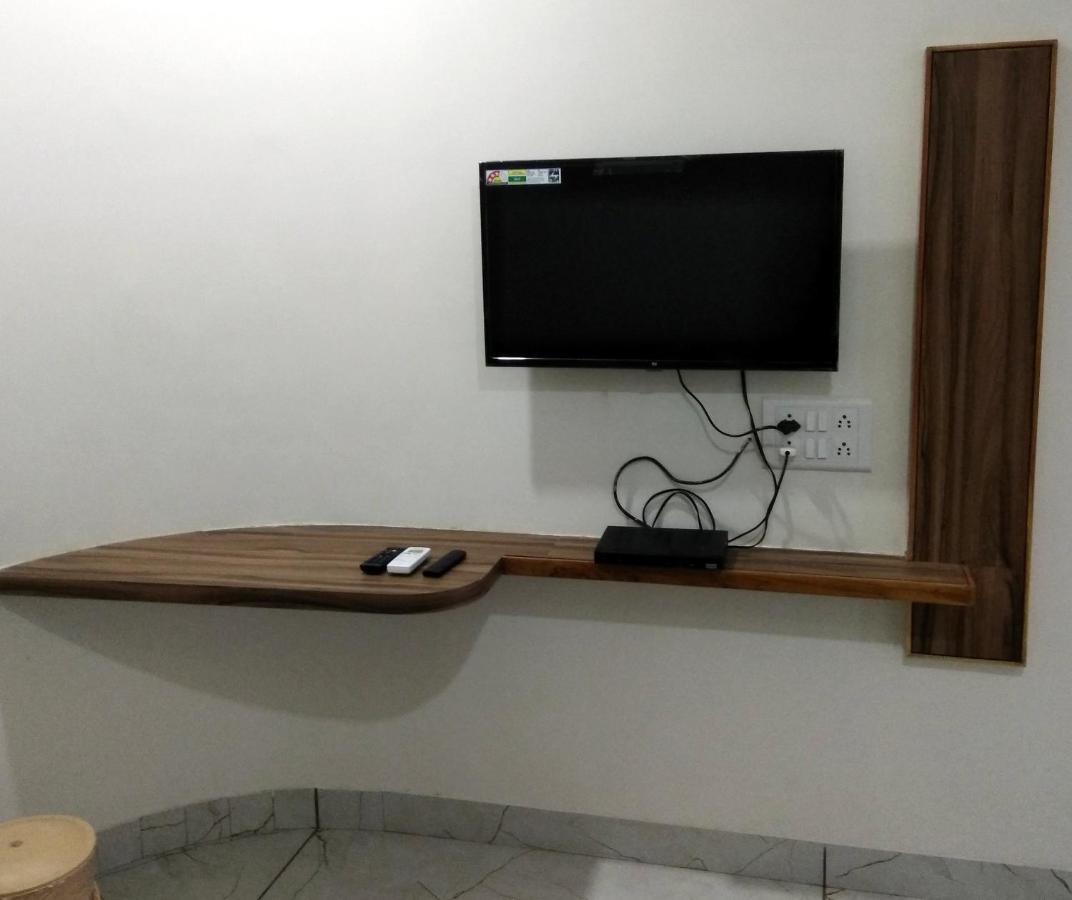 Hotel Milan Ahmedabad Eksteriør bilde
