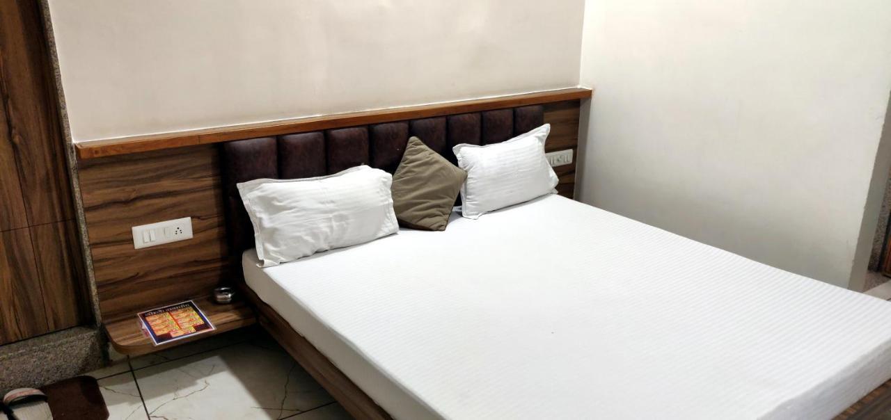 Hotel Milan Ahmedabad Eksteriør bilde