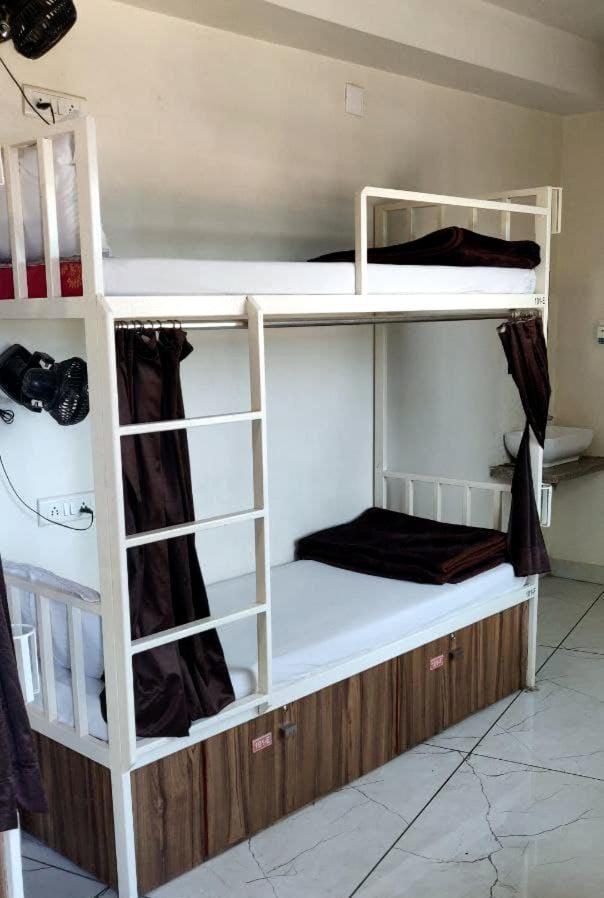 Hotel Milan Ahmedabad Eksteriør bilde