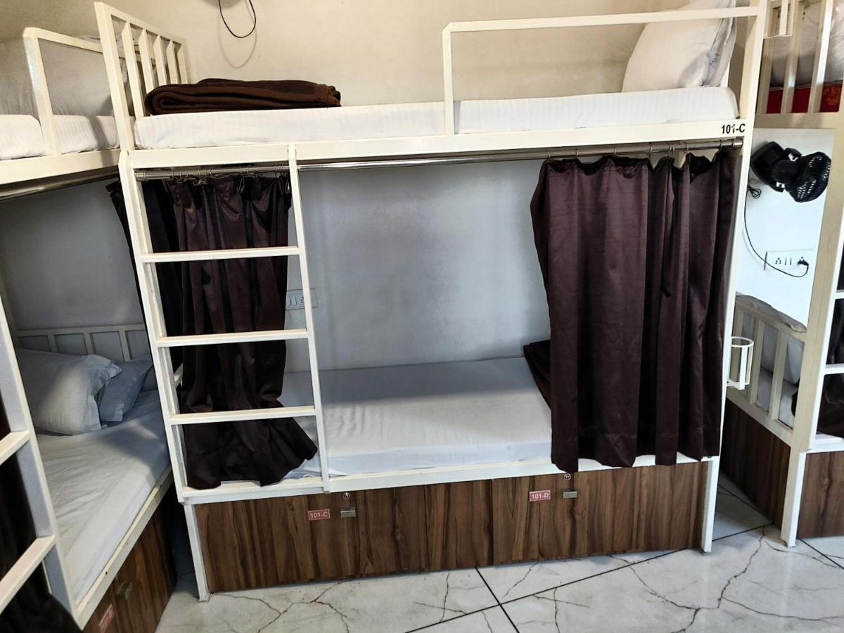 Hotel Milan Ahmedabad Eksteriør bilde