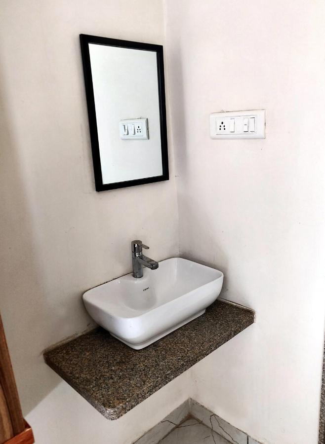 Hotel Milan Ahmedabad Eksteriør bilde