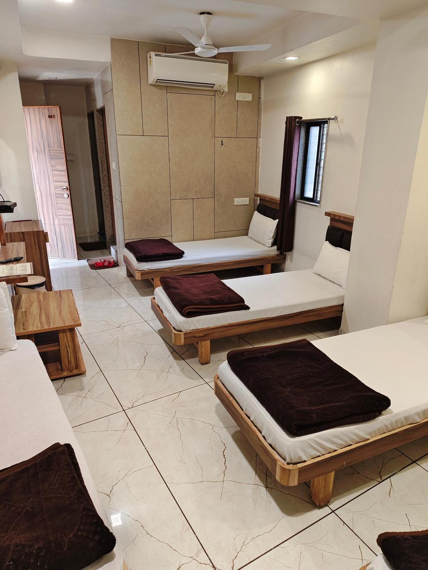 Hotel Milan Ahmedabad Eksteriør bilde