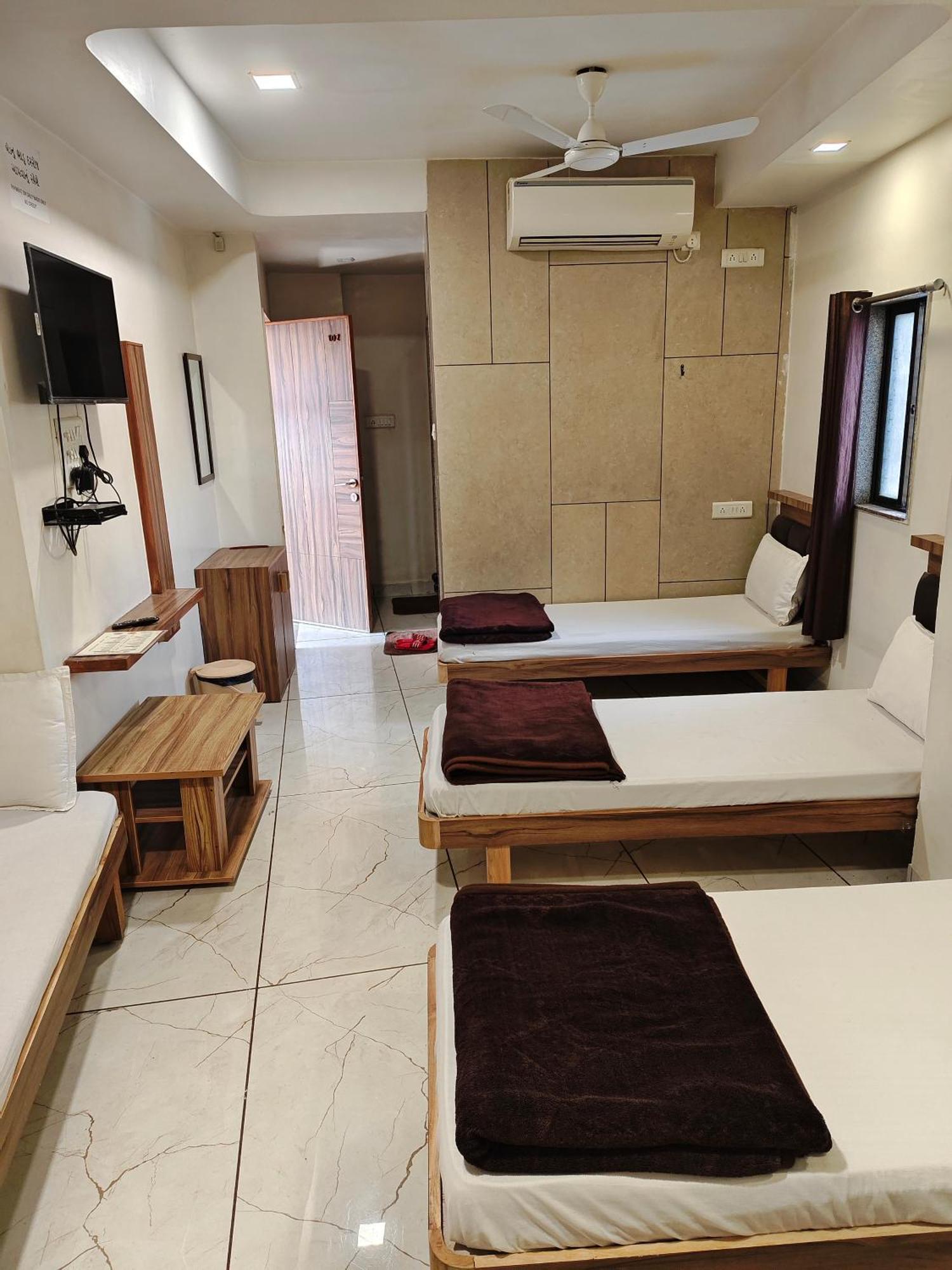 Hotel Milan Ahmedabad Eksteriør bilde
