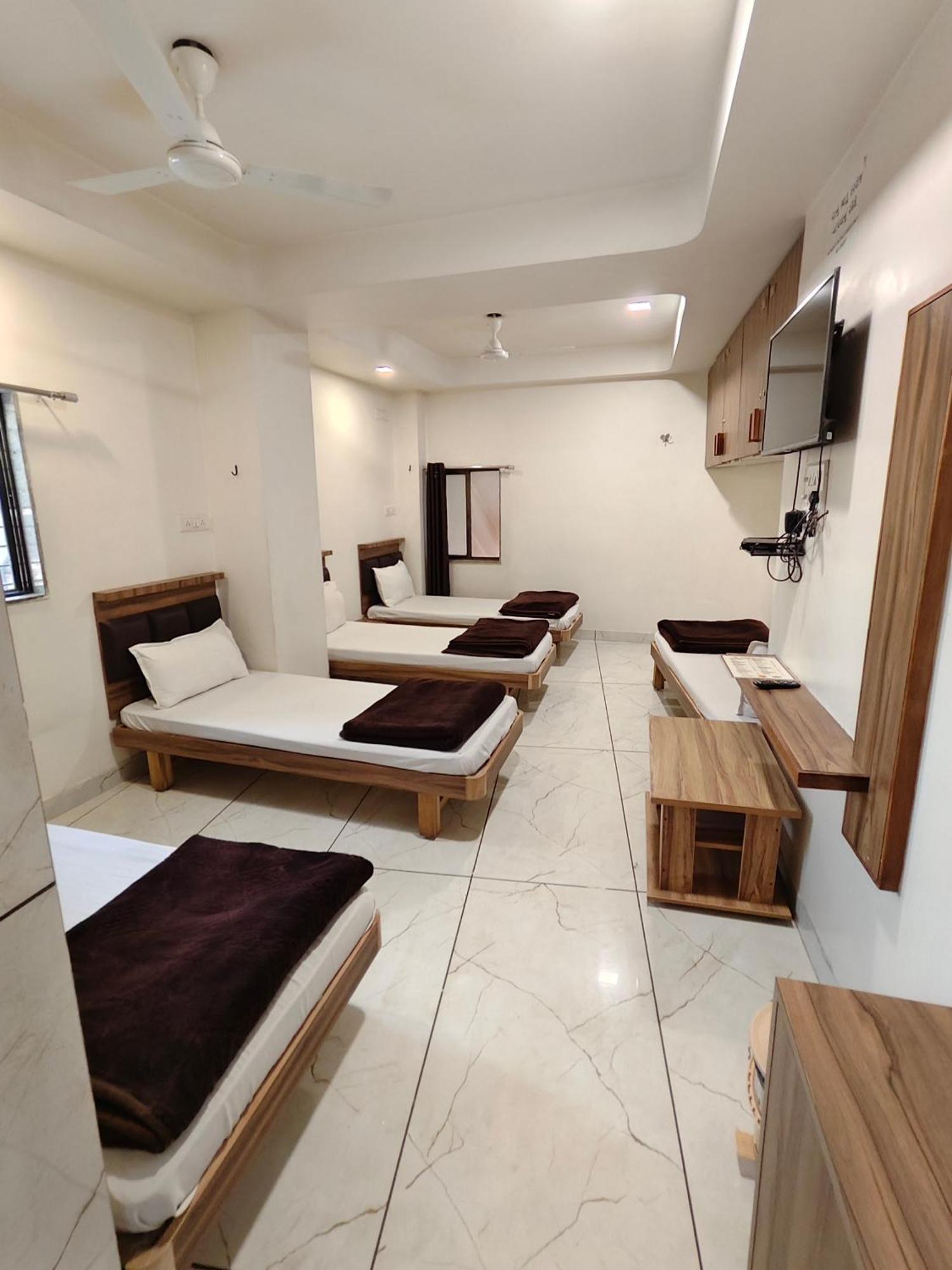Hotel Milan Ahmedabad Eksteriør bilde