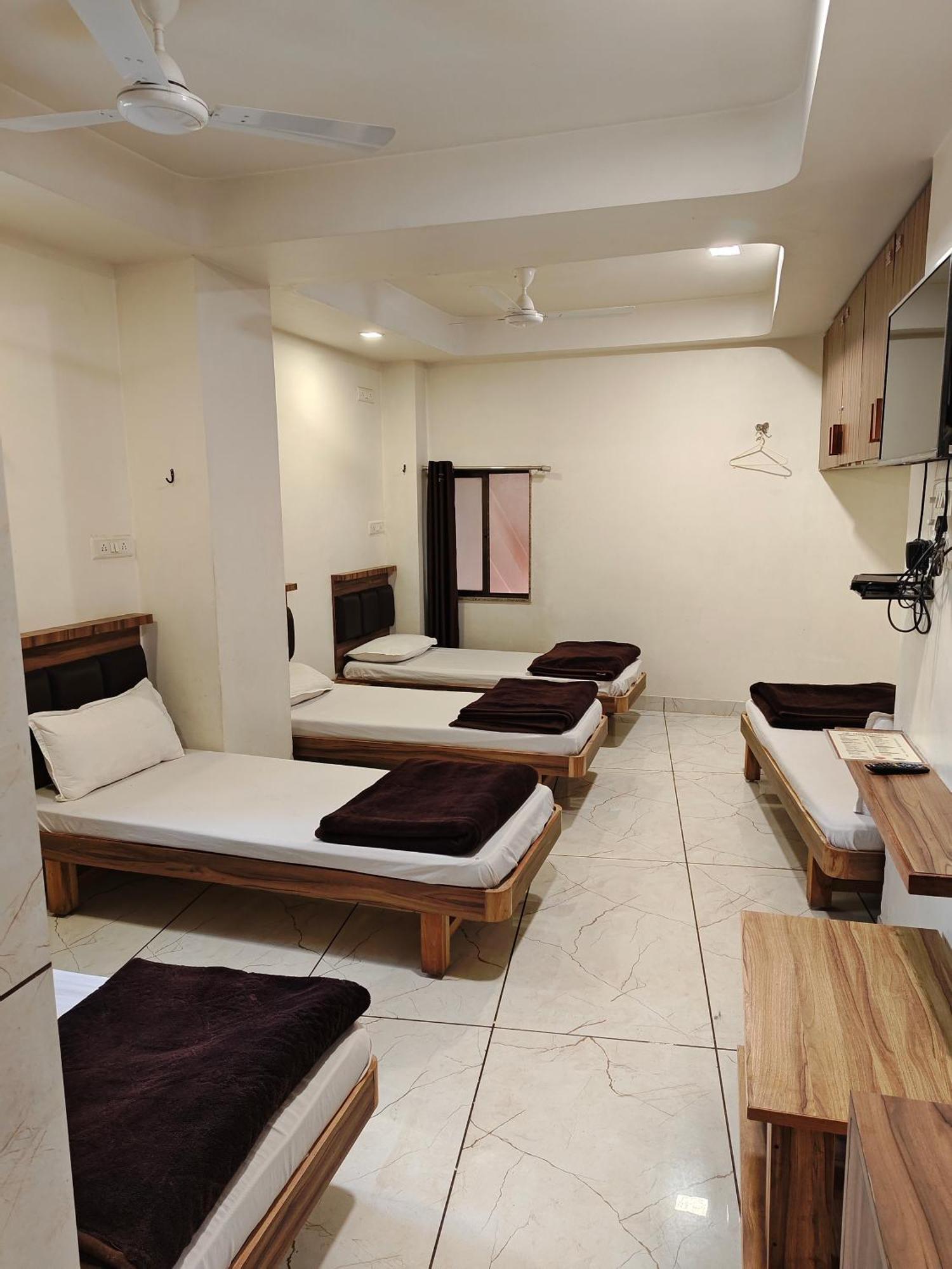 Hotel Milan Ahmedabad Eksteriør bilde